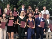 Notendurchschnitt 1,0:  Die Freie Waldorfschule Diez feiert ihre besten Abiturientinnen 2021